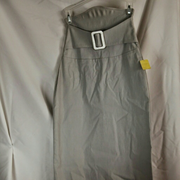 High waisted gray skirt