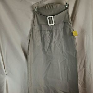 High waisted gray skirt