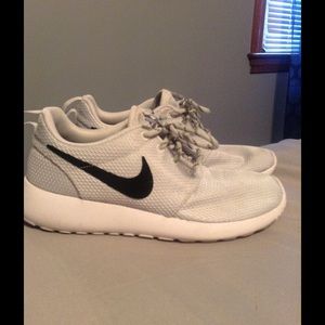 White Nike Roshe Runs