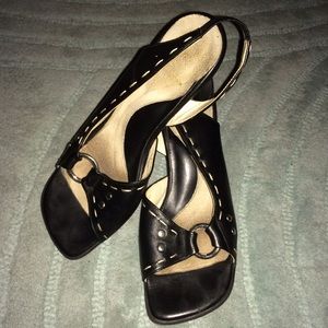 John Fluevog black ring detail sandals