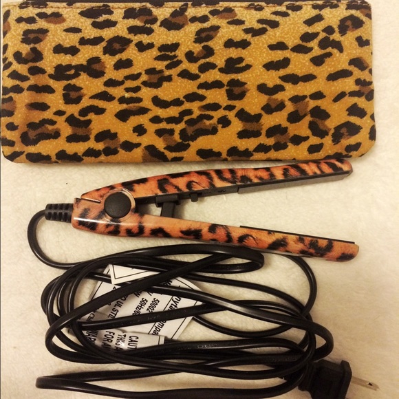 MIA Accessories - Hair straightener