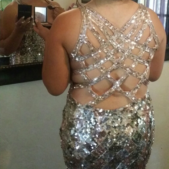 Prom dress - Picture 2 of 3