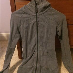grey lululemon hoodie.