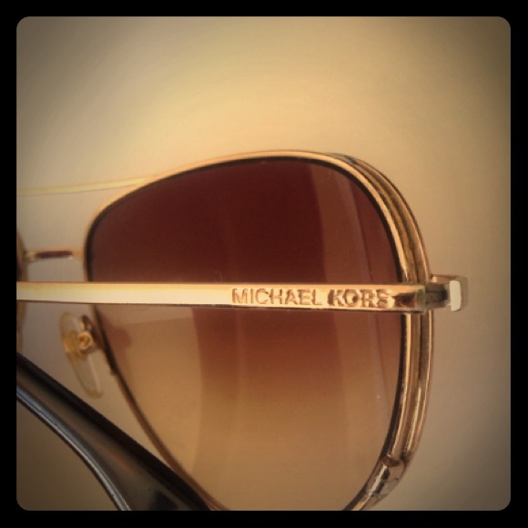 ON SALE 💋 with case//Michael Kors sunglasses