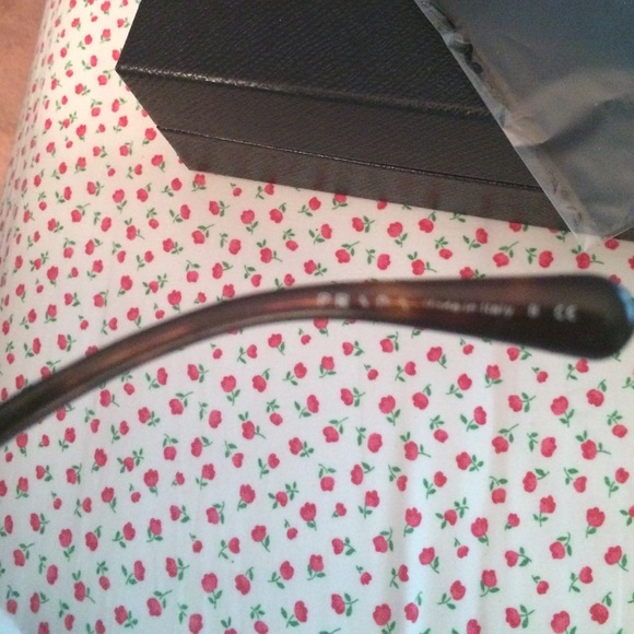 Prada frames. - Picture 2 of 3