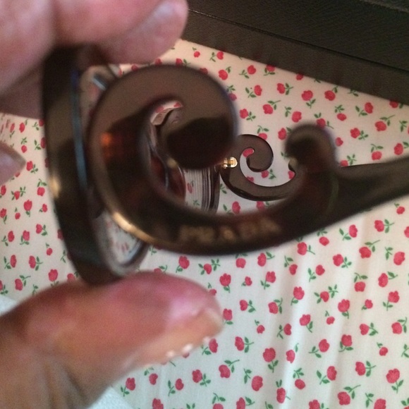Prada frames. - Picture 3 of 3