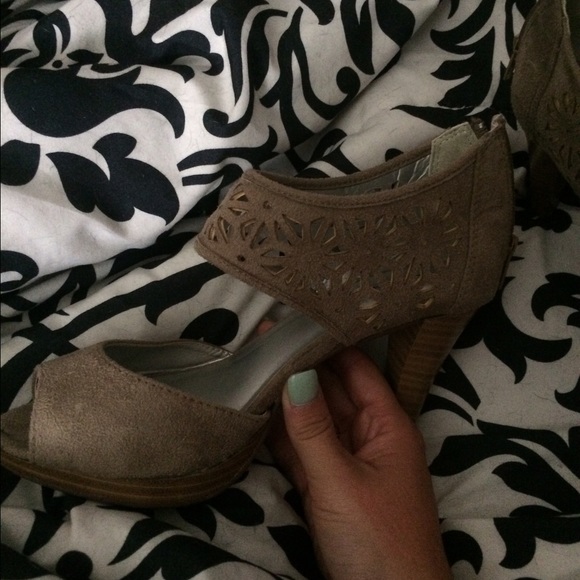 Heels - Picture 2 of 2