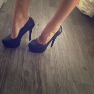 Jessica Simpson black platform heels 5 inch