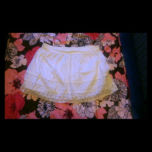 Aerie off white skirt