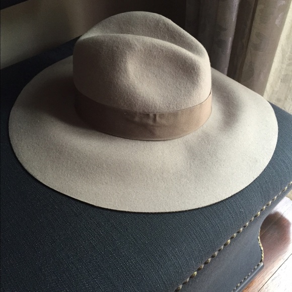 100% wool H&M floppy kaki hat