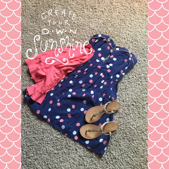 Dresses & Skirts - Adorable polka dot dress