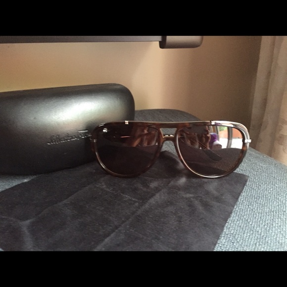 Salvatore Ferragamo 100% authentic sunglasses main image 3