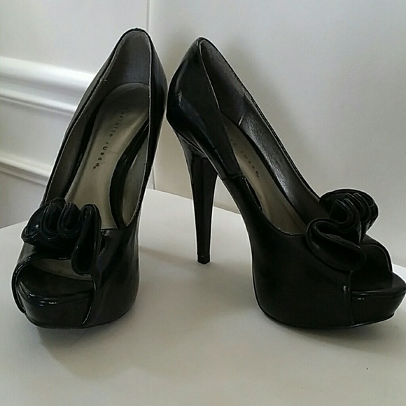 Black high heels - Picture 1 of 2