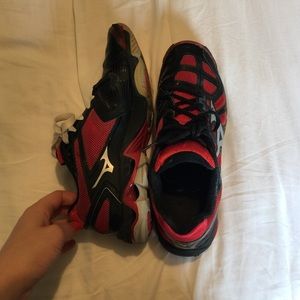LIKE NEW Mizuno Volleyball Shoes