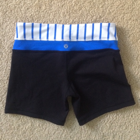 Lululemon reversible black groove shorts
