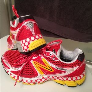 2013 Minnie New Balance Sneakers