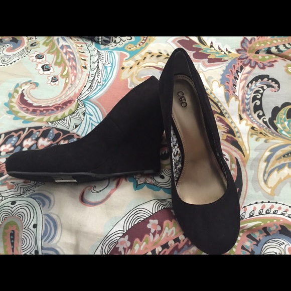 Simple Black Wedges