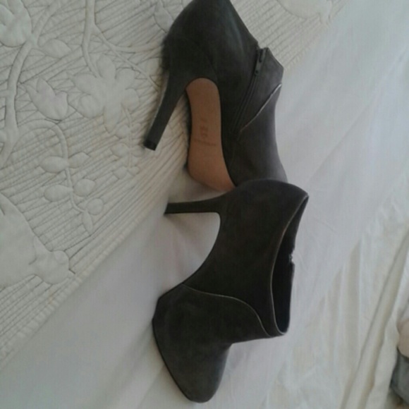 Antonio Melani Soft suede booties