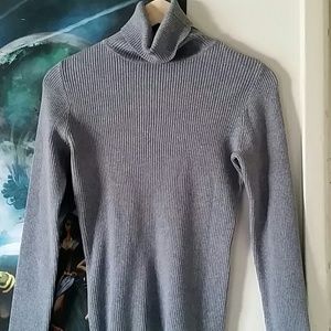 Heather gray long sleeve turtleneck shirt