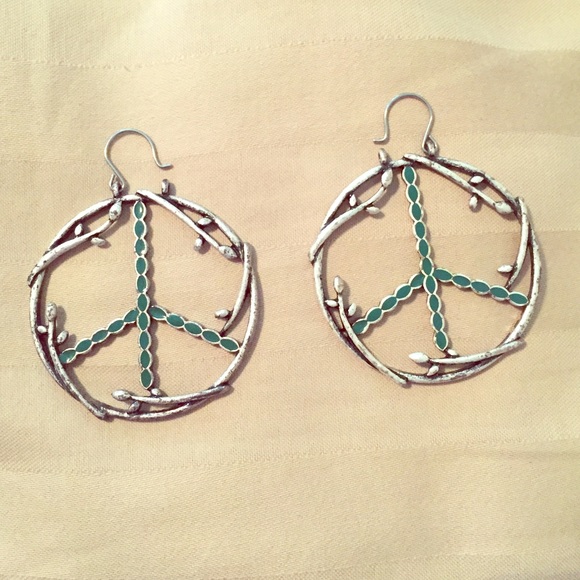 Peace sign earrings ✌🏿️