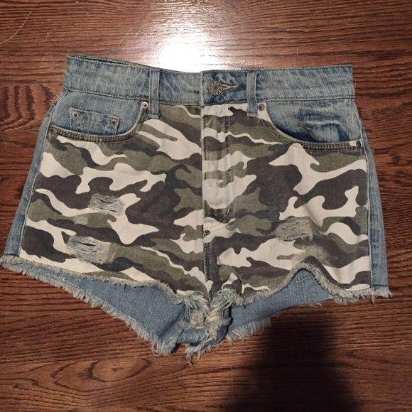 REDUCED PRICE!! Urban outfitters BDG camp shorts
