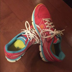 Asics gel-chase shoes