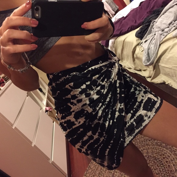 Knot body con skirt - Picture 2 of 4