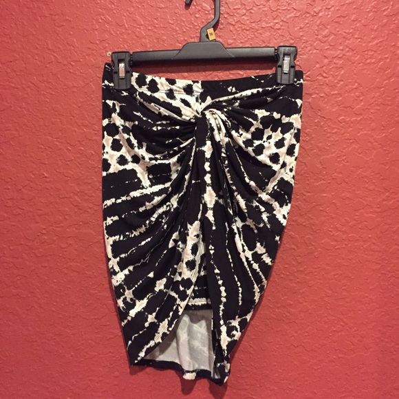 Knot body con skirt - Picture 3 of 4