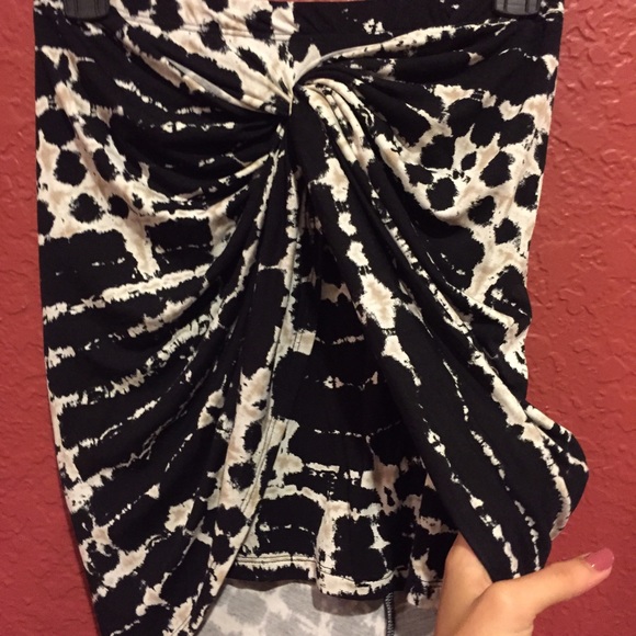 Knot body con skirt - Picture 4 of 4