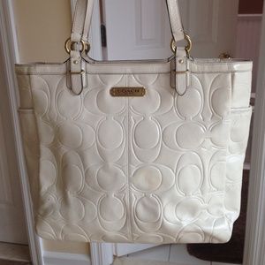 AUTHENTIC COACH!!!! Beautiful white coach bag!!!