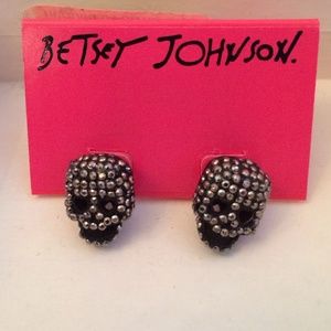 Betsey Johnson skull earrings