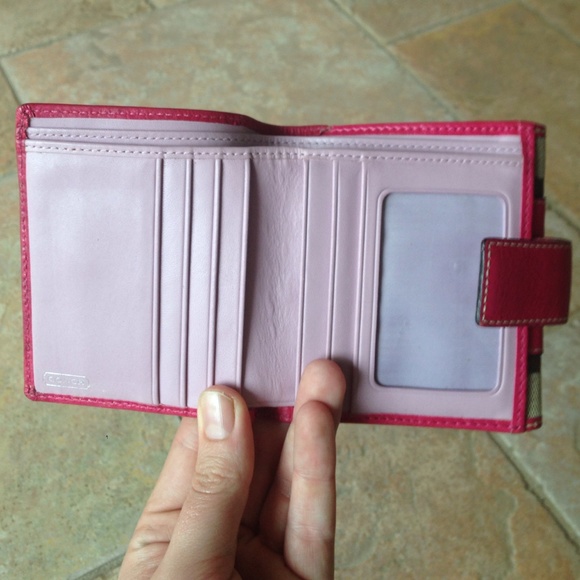 Classic Pink COACH wallet - Picture 2 of 3