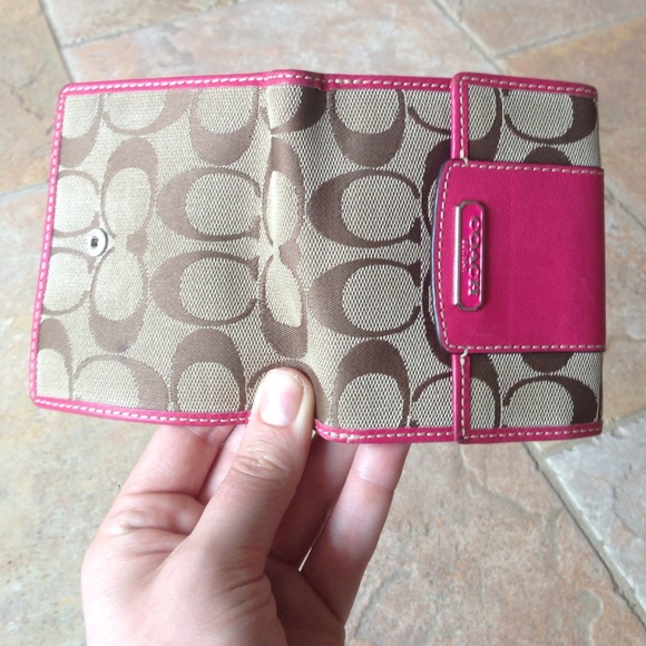 Classic Pink COACH wallet - Picture 3 of 3