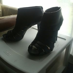 Black 4 inch heels