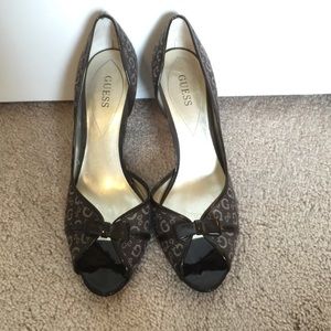 GUESS brown heels.