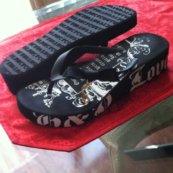Juicy Couture sandals worn once. A steal at $25.00 - Picture 1 of 4