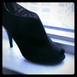 NWOT Christian Siriano black heels w/ cushions
