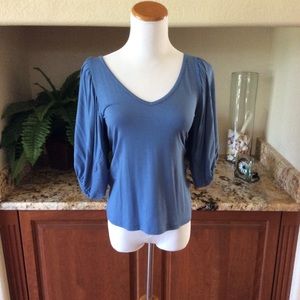 V neck mid length sleeves.