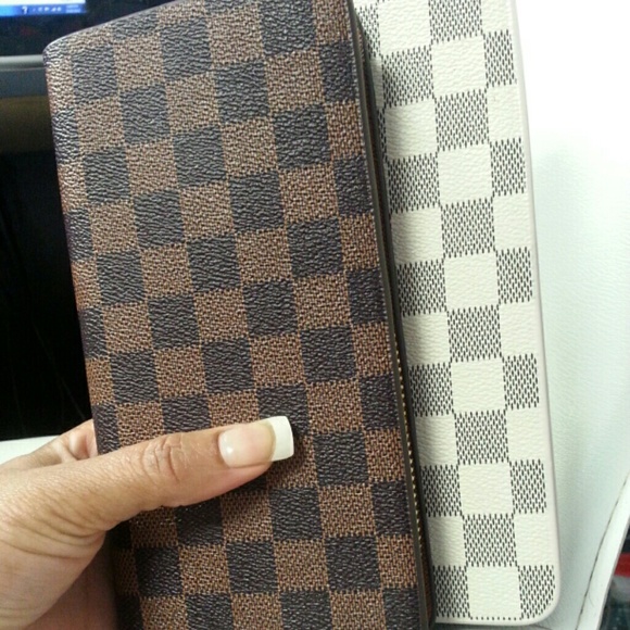 Plaid wallet