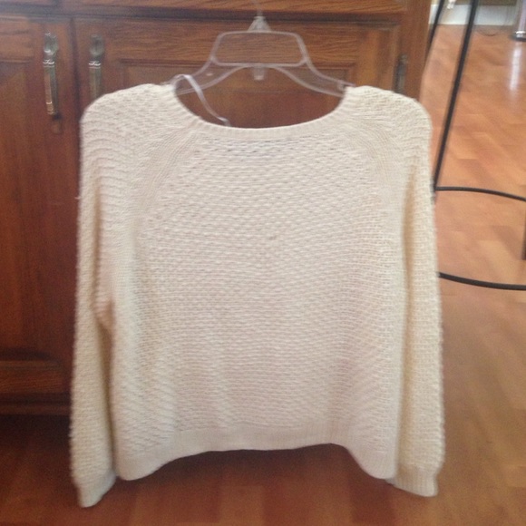 H&M little knit top . Cropped " cute . W jeans ❤️ - Picture 3 of 4
