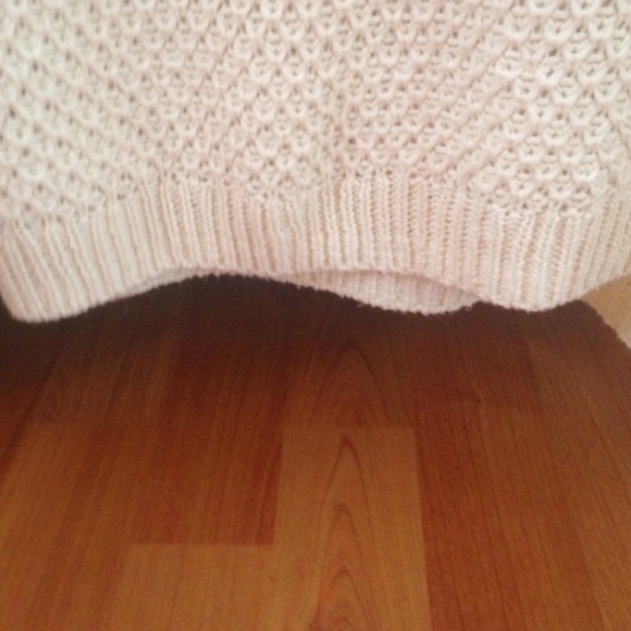 H&M little knit top . Cropped " cute . W jeans ❤️ - Picture 4 of 4