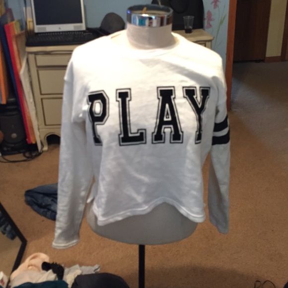 Cropped "PLAY" Sweater - Picture 1 of 2