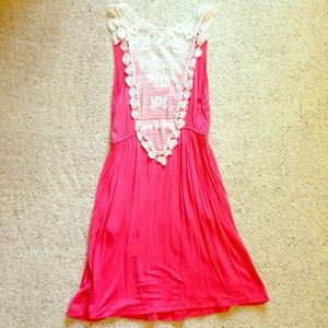 Cute dress with pockets and lace!