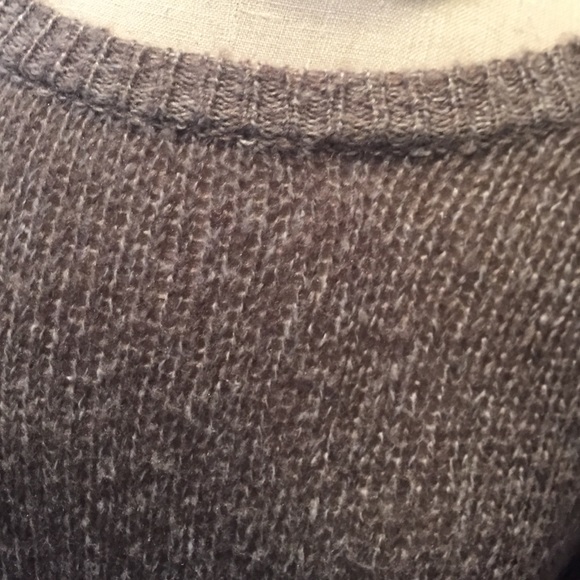 Simple Sweater - Picture 2 of 2