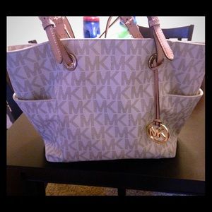 Michael Kors East West Signature Jet Set Tote
