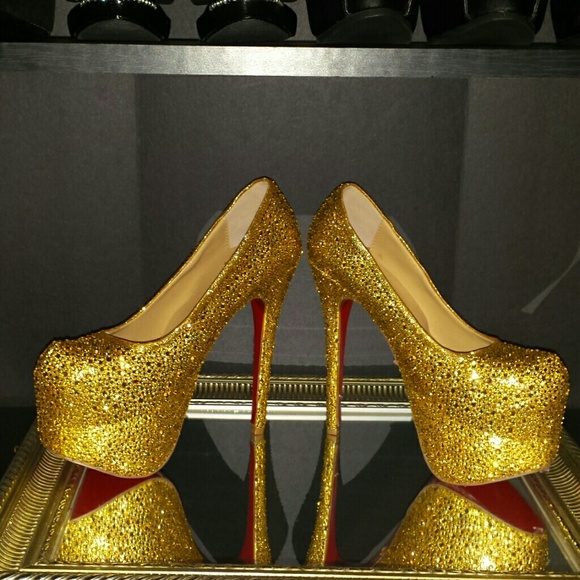 Gold crystal platform pumps