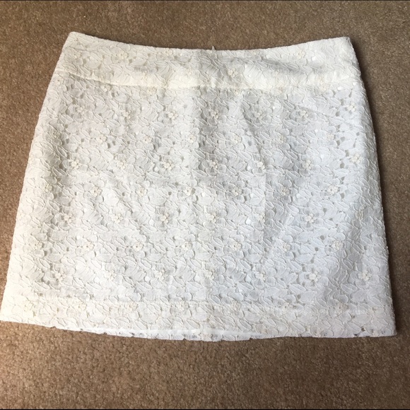 BRAND NEW 💛 F21 Feminine Lace Pencil Skirt - Picture 2 of 5