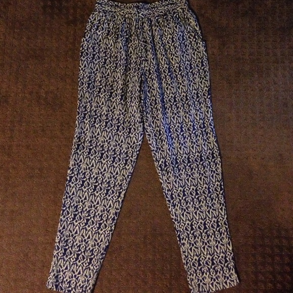 Super cute and comfy jogger style pant - Picture 1 of 3