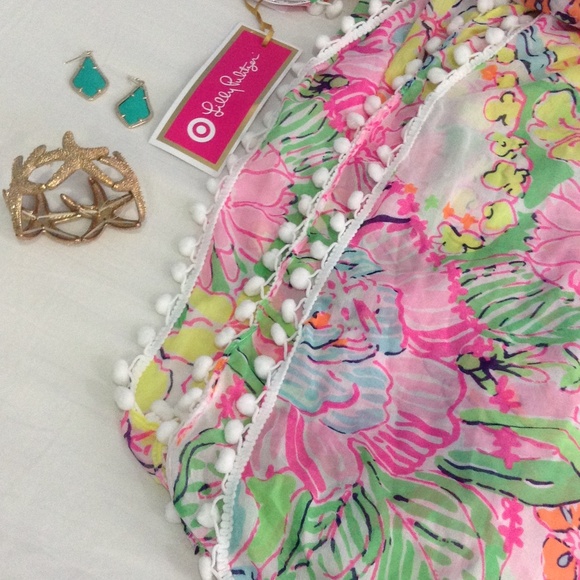 Lily Pulitzer nosey posey