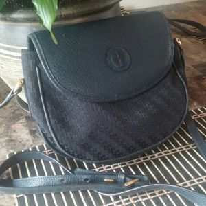 **SOLD**Authentic Vintage Gucci Cross body
